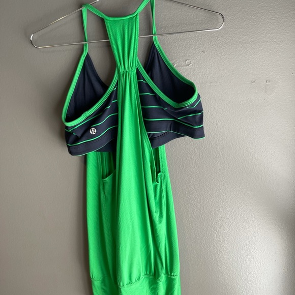Lulu lemon workout top with built in bra - Picture 2 of 5